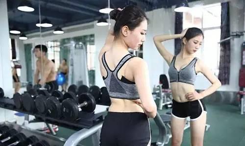 国产实拍美女健身房视频,国产实拍美女健身房风采掠影